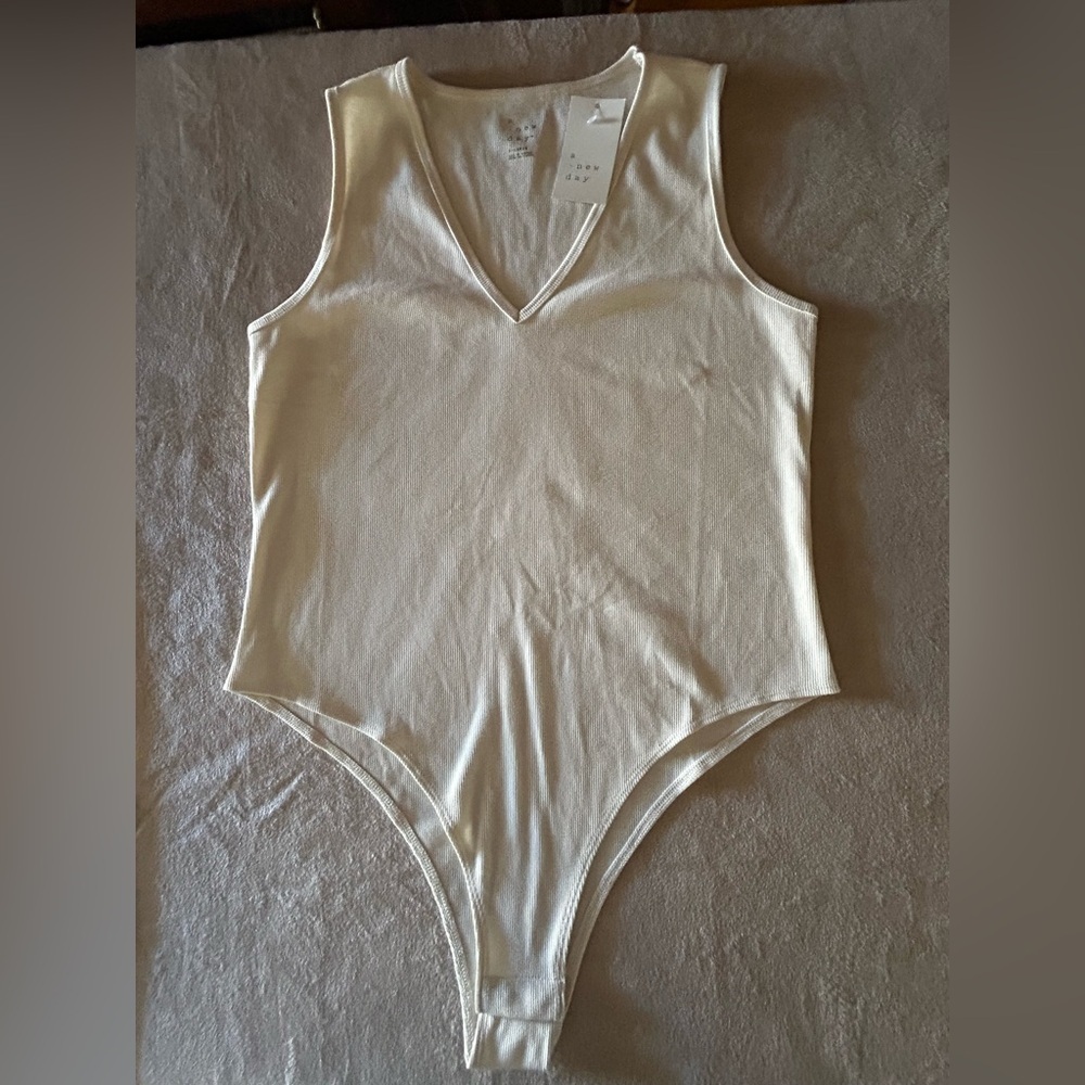 A New Day Juniors Deep V Neck Ribbed Bodysuit Cream Color Sleeveless Size XL New
